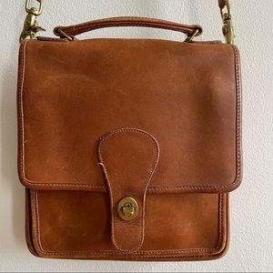 Coach. Vintage Purse in Tan